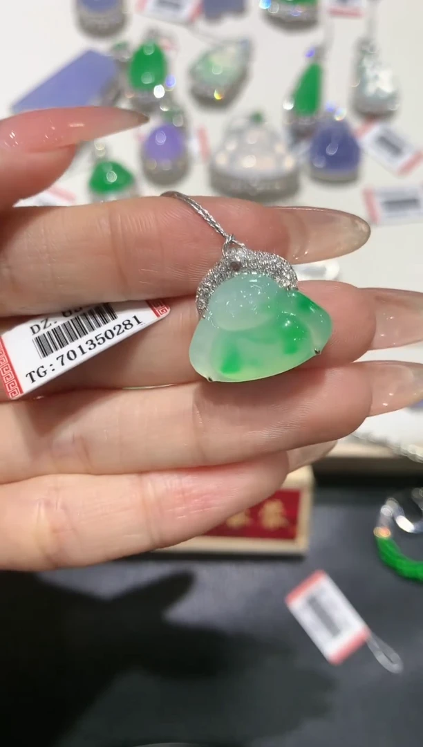 【闪购商品】翡翠吊坠(不含链)18K金镶嵌团购9