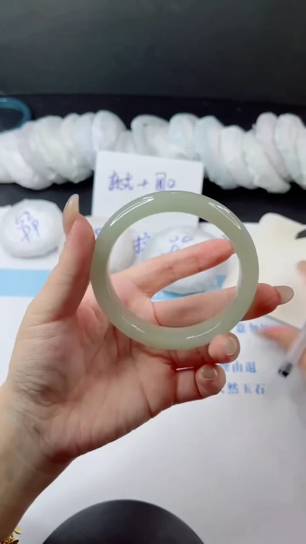 未镶嵌手镯石英质玉多样性发货V111