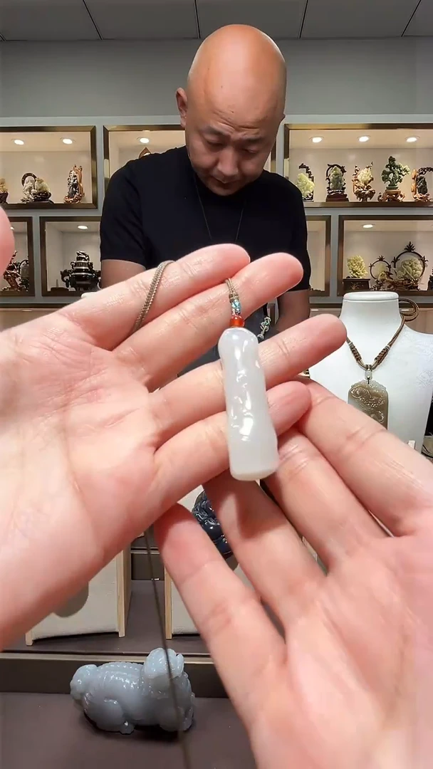 和田玉未镶嵌颈饰苏