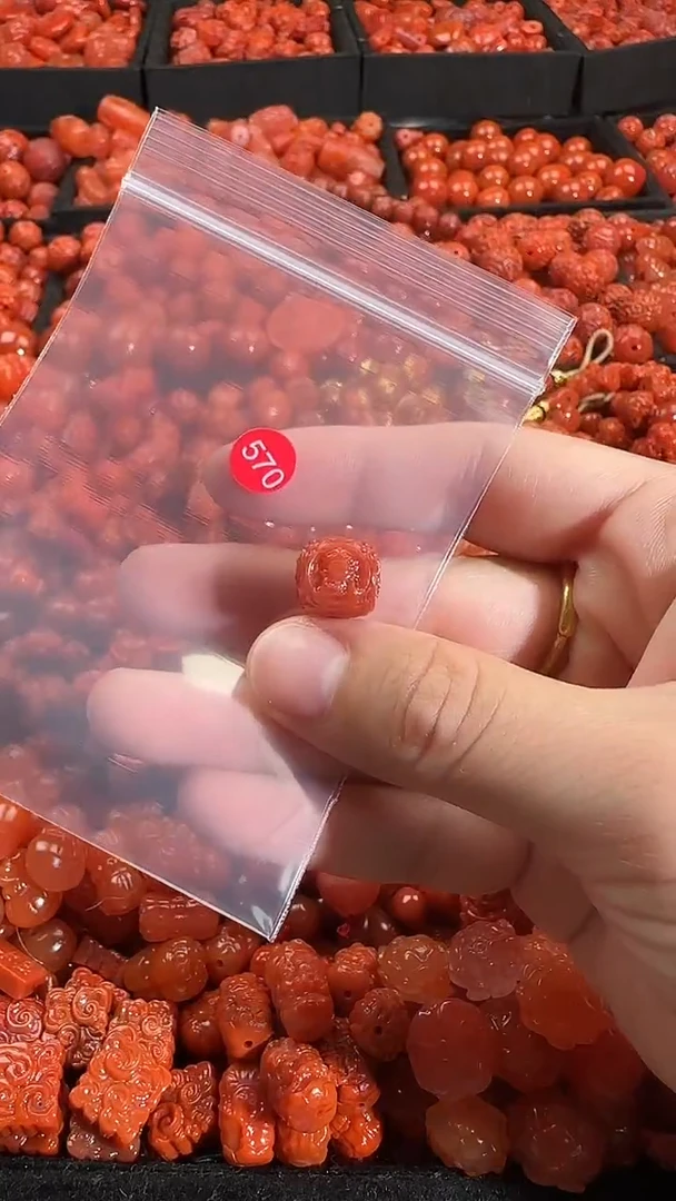 颈饰未镶嵌南红玛瑙1