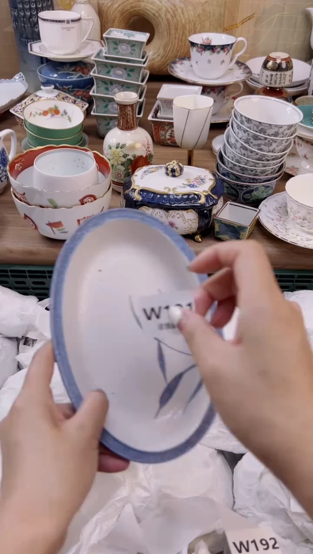 瓷片姿*        191