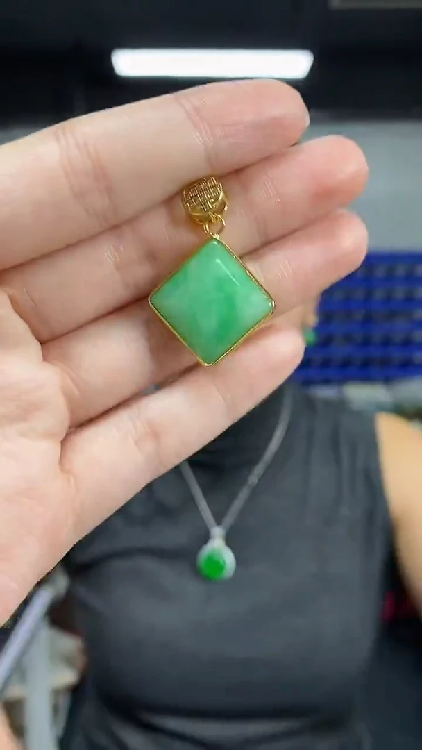 颈饰未镶嵌翡翠多样性发其一颜色微差