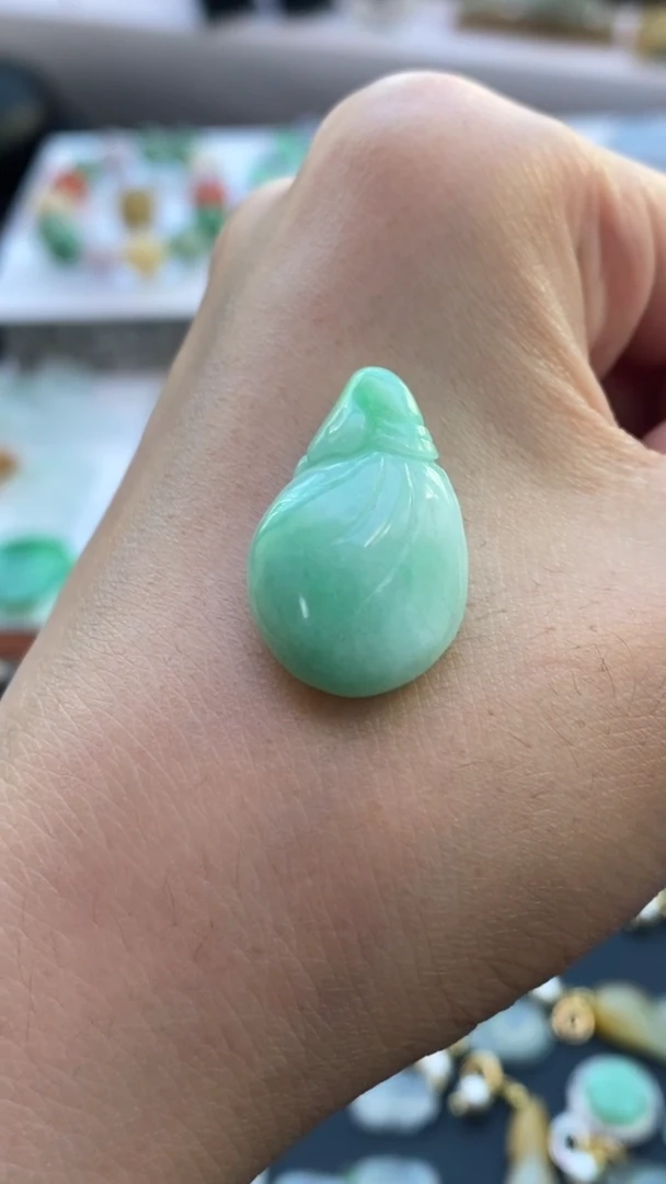 颈饰未镶嵌翡翠钱袋子~