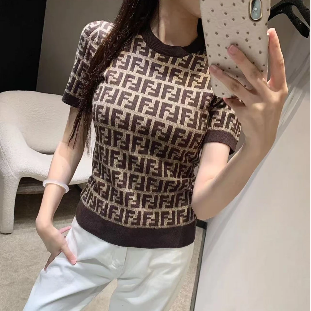 全新未使用 FENDI/芬迪 Logo满印修身圆领短袖针织衫女款