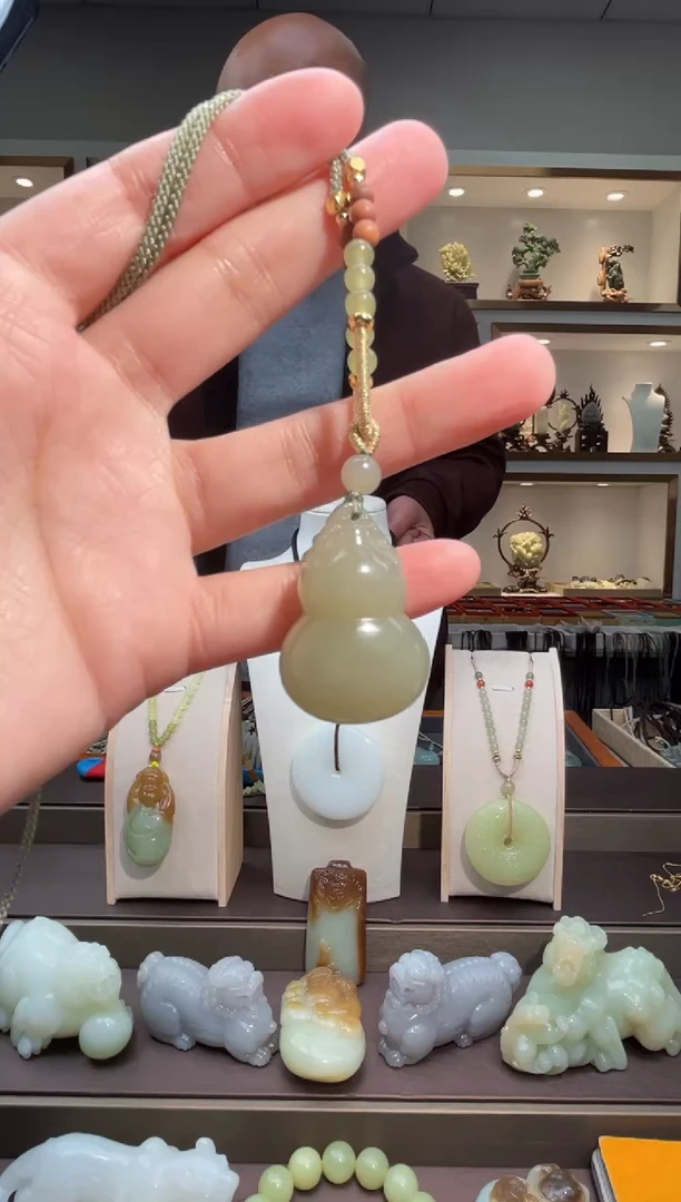 颈饰未镶嵌和田玉苏