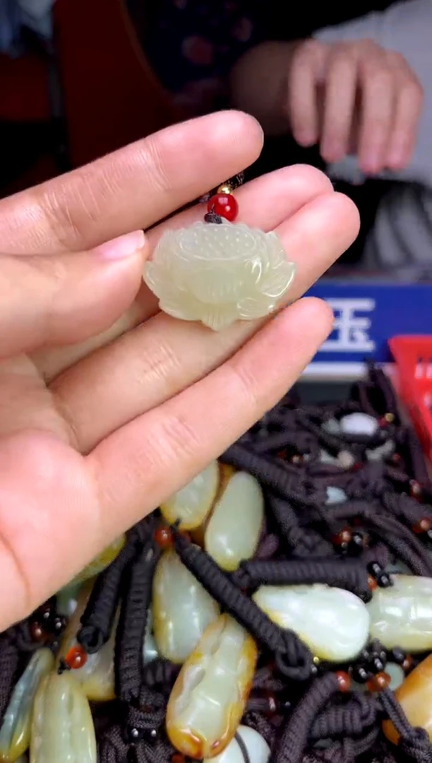 未镶嵌和田玉挂件1