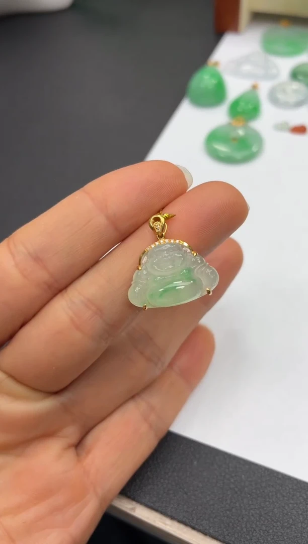 颈饰18K金镶嵌翡翠天然翡翠A货