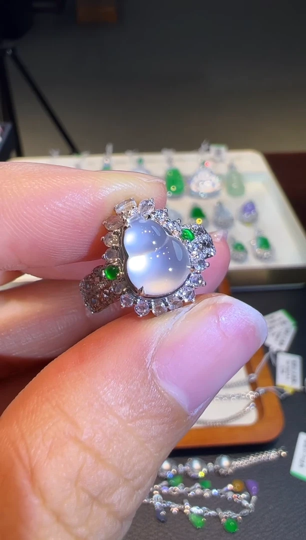 18K金镶嵌戒指翡翠翡翠