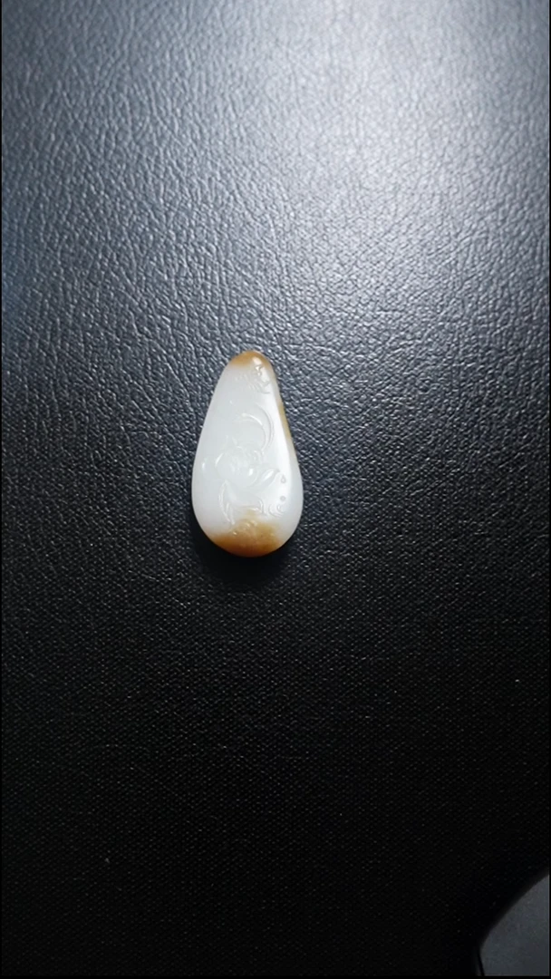 颈饰未镶嵌和田玉吊坠