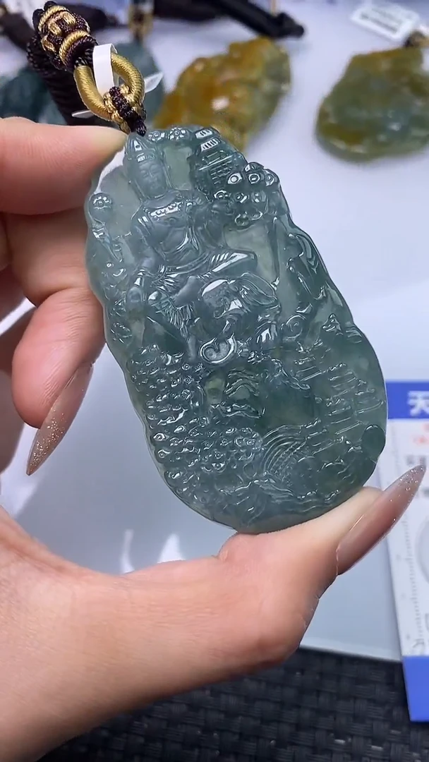 颈饰未镶嵌翡翠