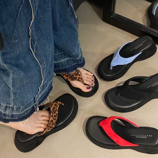 复古高级感休闲网红人字拖女夏外穿2025新款百搭配裙子防滑凉拖鞋