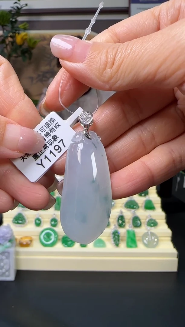 颈饰18K金镶嵌翡翠Y1197   福果