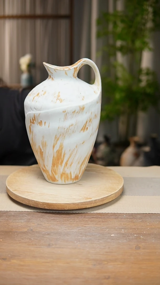 【闪购商品】陶瓷花器诧寂黄奶壶