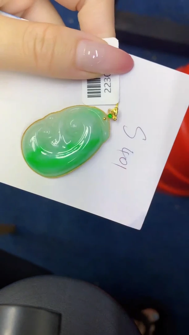 翡翠18K金镶嵌颈饰缅甸天然翡翠A货