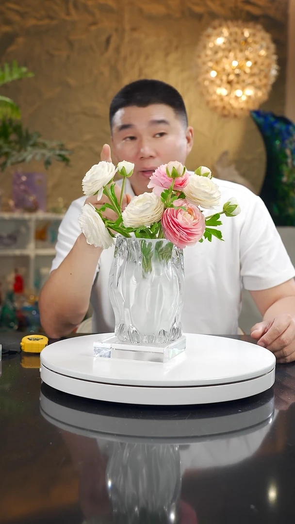 摆件太**?福利白色花瓶