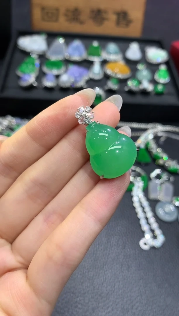 吊坠(不含链)18K金镶嵌翡翠19吊坠不含链