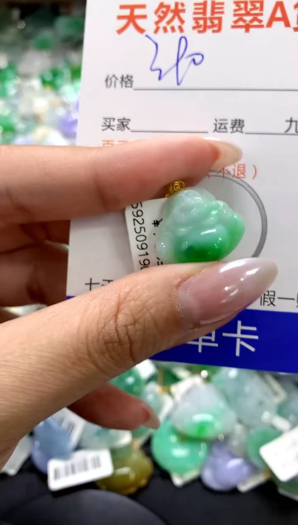 颈饰18K金镶嵌翡翠1111111111111111