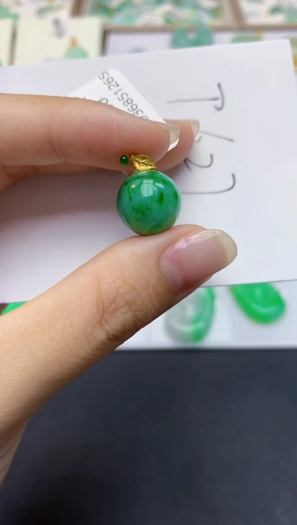 翡翠18K金镶嵌颈饰天然缅甸A货翡翠