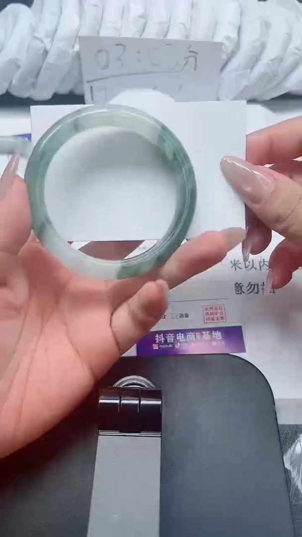 石英质玉手镯未镶嵌158-56.3