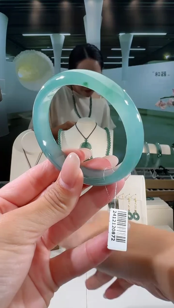 翡翠手镯未镶嵌54圈