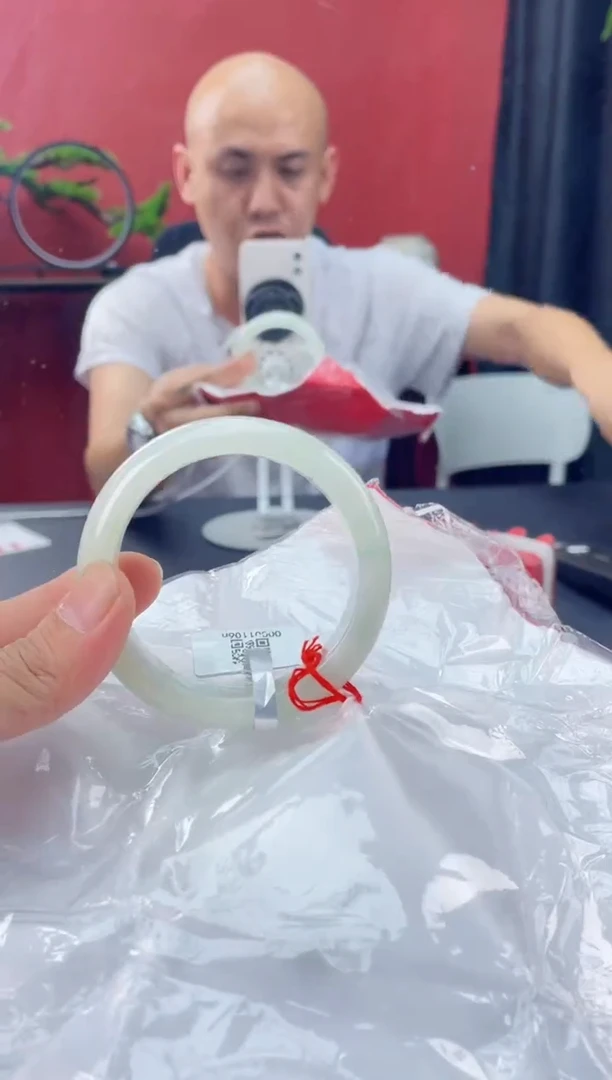 未镶嵌手镯翡翠翡翠手镯（微瑕）2