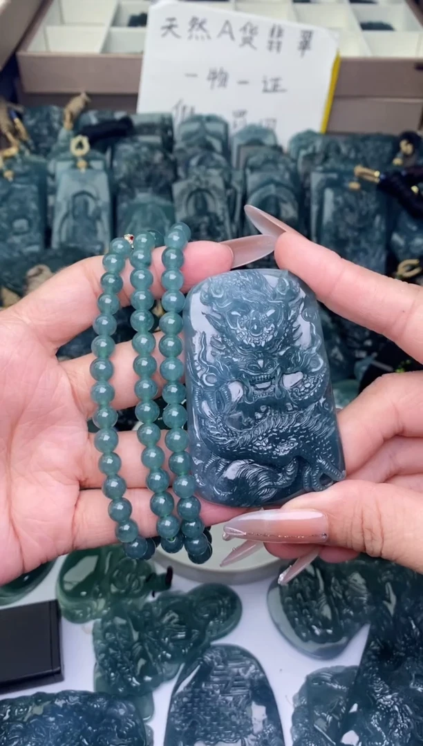 颈饰未镶嵌翡翠