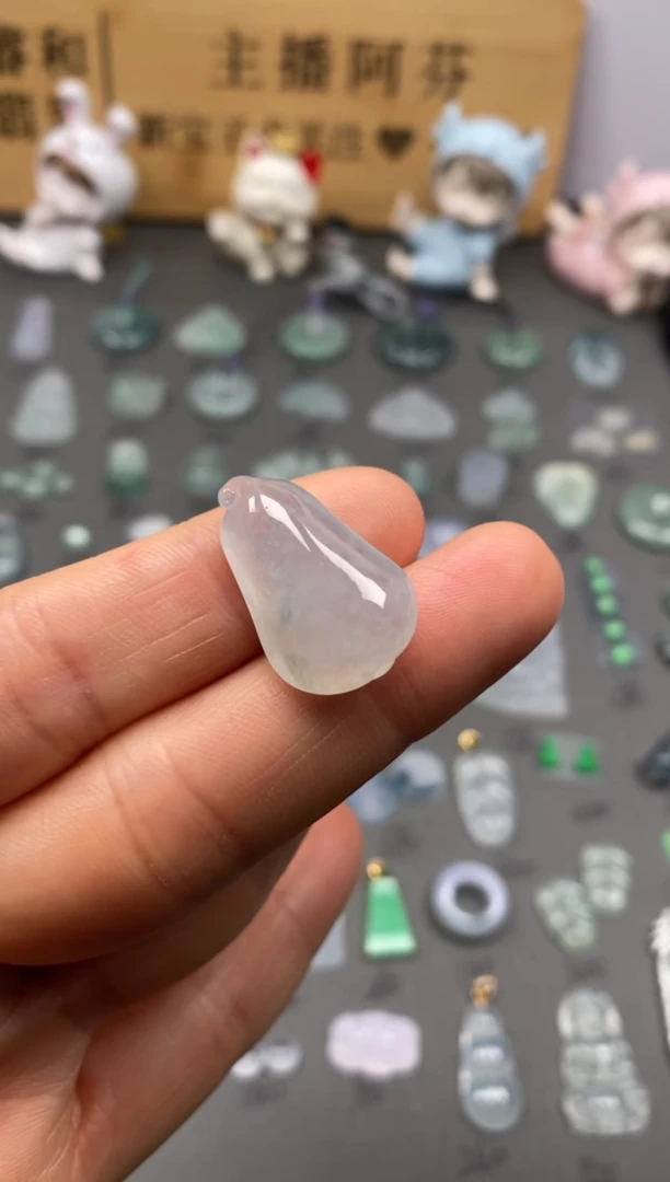 【闪购商品】翡翠颈饰未镶嵌福瓜/芬