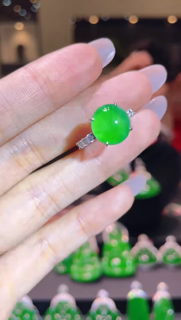 【闪购商品】翡翠吊坠(不含链)18K金镶嵌A61