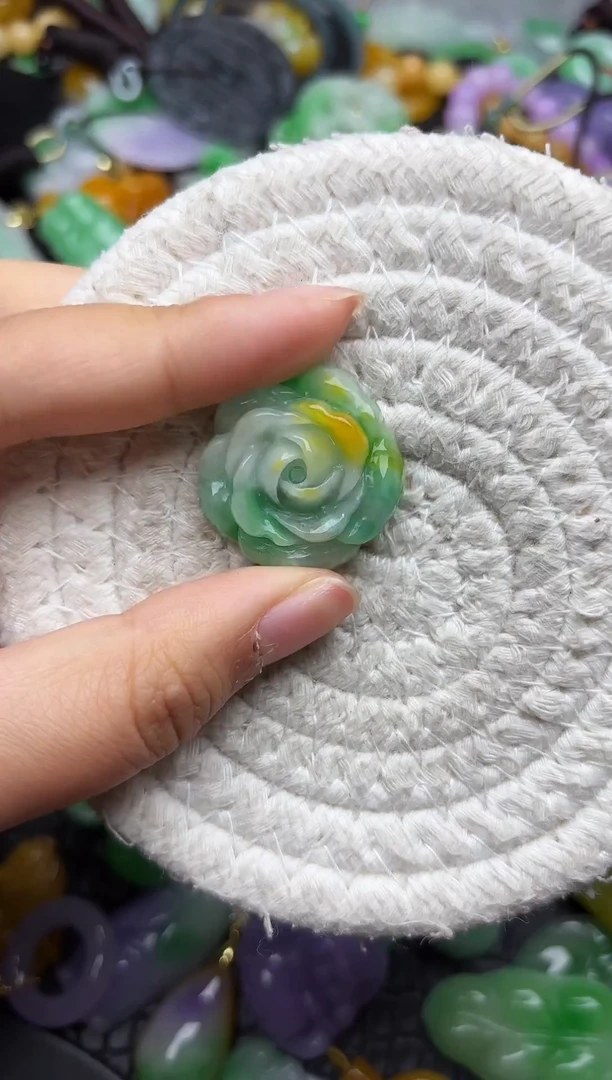 颈饰未镶嵌翡翠缅甸翡翠吊坠