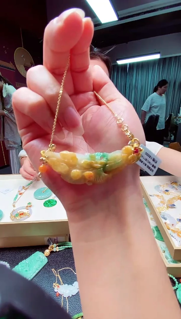 翡翠未镶嵌颈饰翡翠吊坠