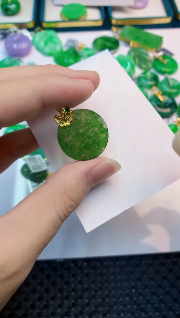翡翠未镶嵌吊坠(不含链)1