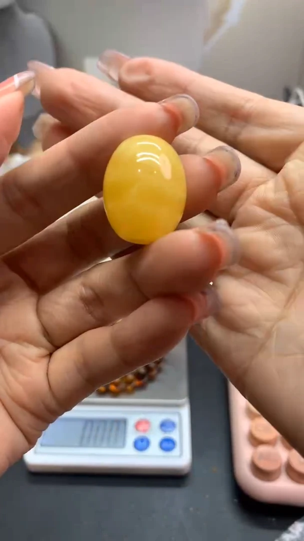 未镶嵌琥珀珠宝奇石898