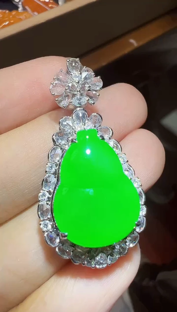 吊坠(不含链)18K金镶嵌翡翠葫芦