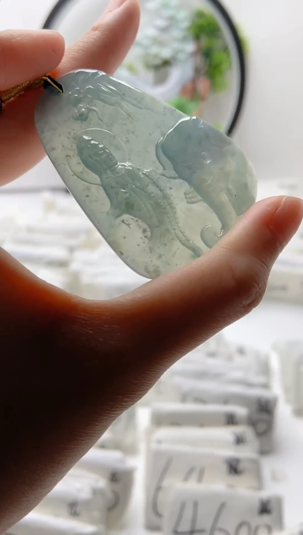 翡翠未镶嵌颈饰普贤