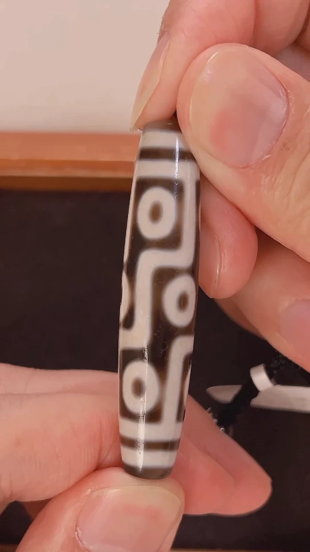 未镶嵌颈饰玛瑙/玉髓行运朱砂折线九眼54.5*11.5