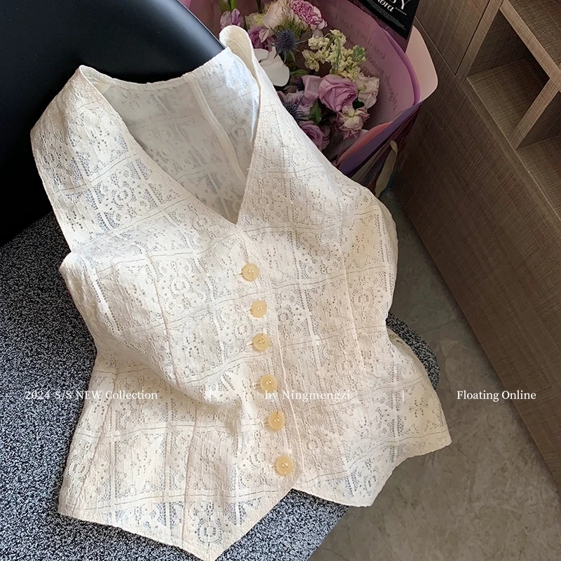 法式杏色V领重工蕾丝镂空马甲女3112新款高级感气质外穿无袖背心