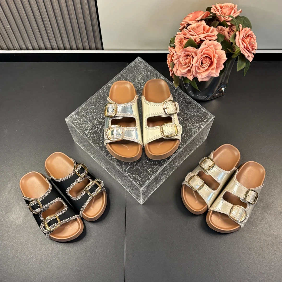 LZG-2025年夏季轻奢时尚韩版简约设计感外穿厚底金属扣勃肯凉拖鞋