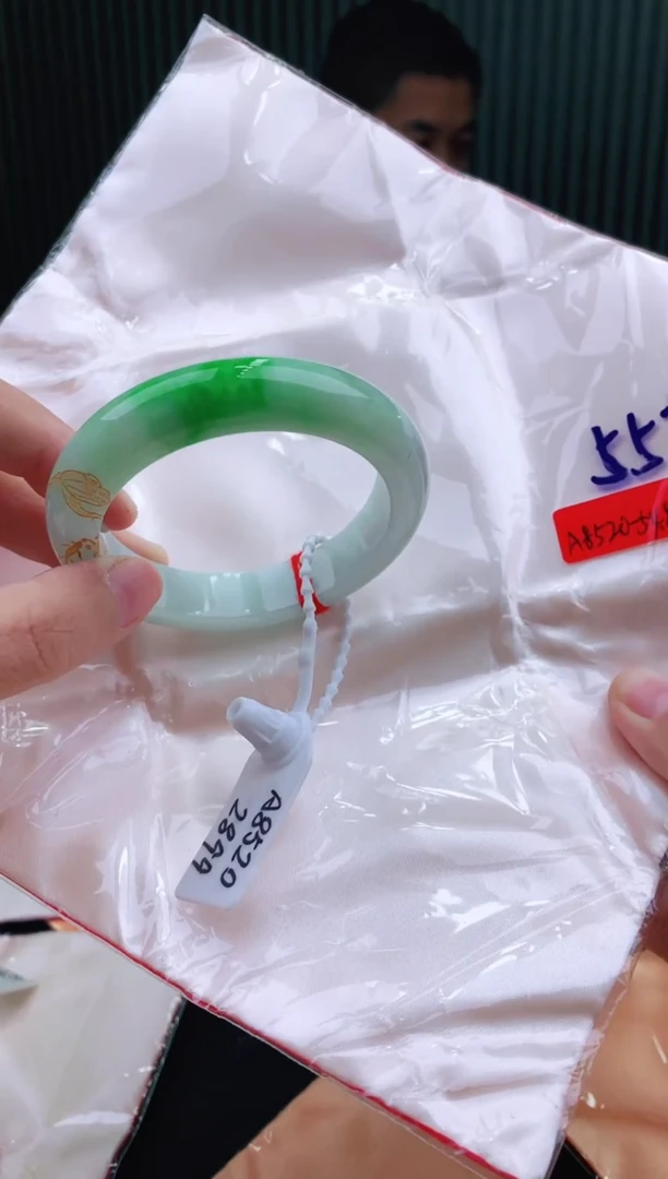 未镶嵌手镯翡翠55+