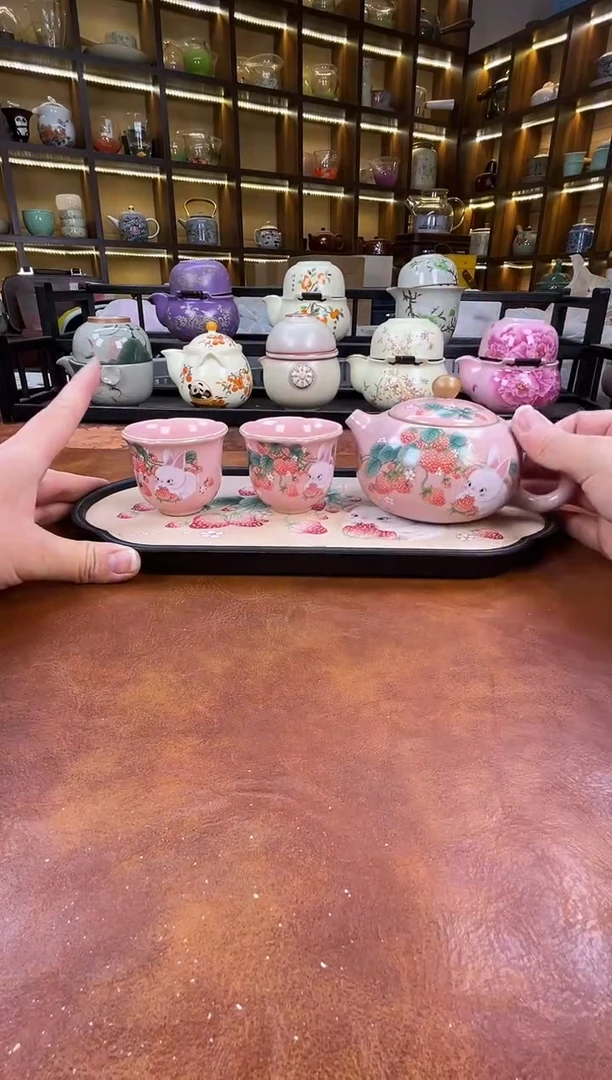 .粉汝草莓兔1西施壶2花口杯+草莓兔盘