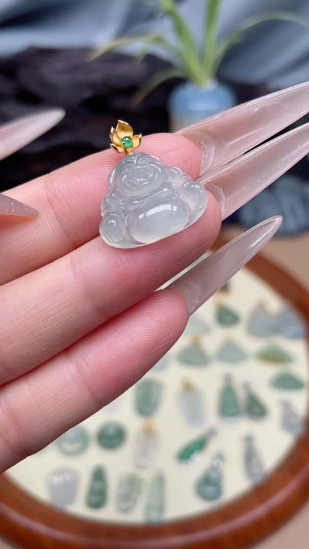 翡翠18K金镶嵌颈饰佛公