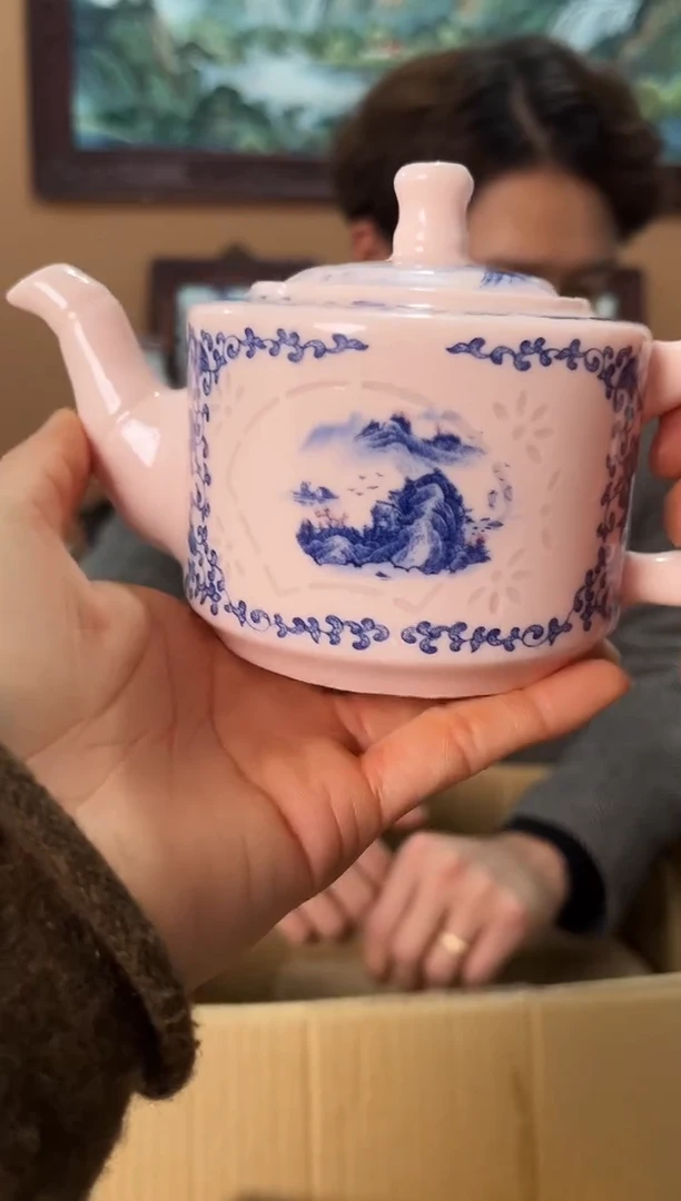 壶瓷青花山水开窗玲珑茶壶