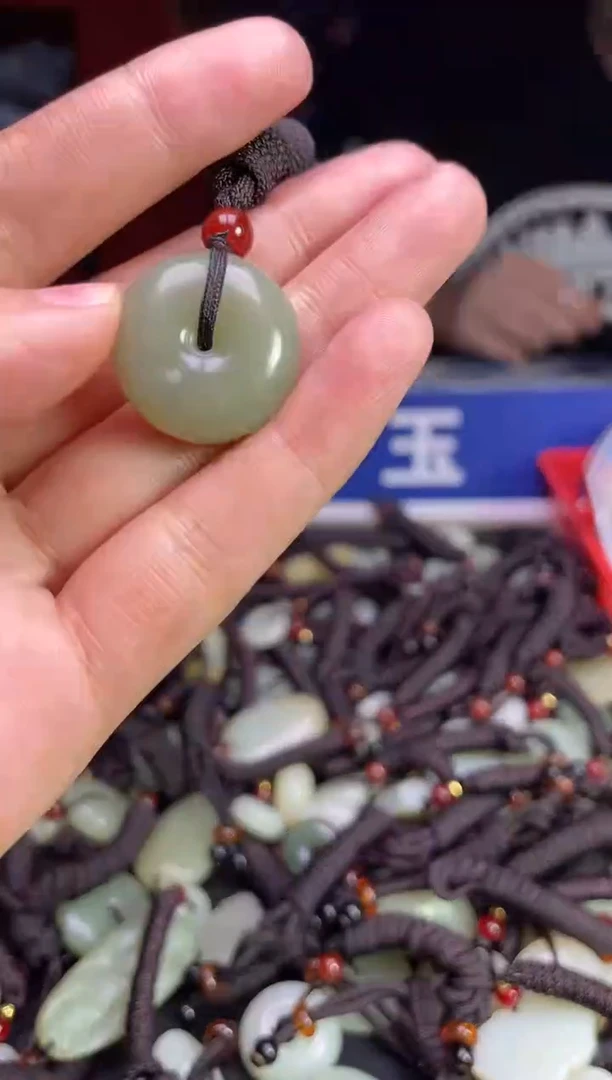 未镶嵌和田玉挂件1