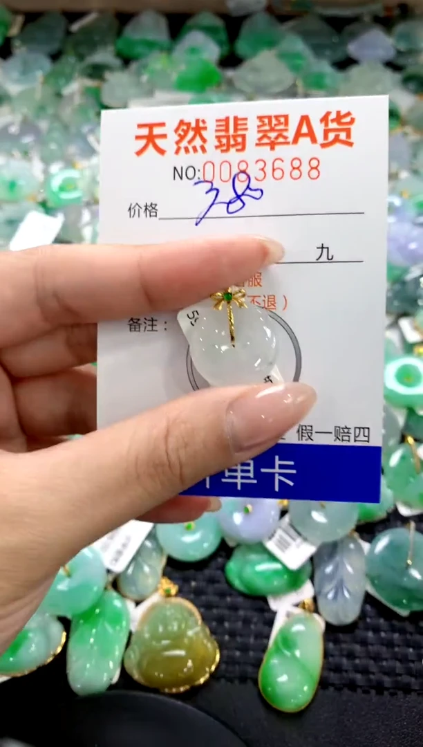 翡翠18K金镶嵌颈饰1111111111111111