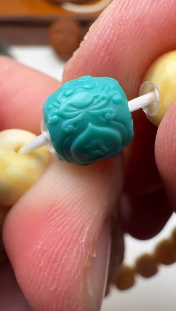 未镶嵌绿松石颈饰绿松石