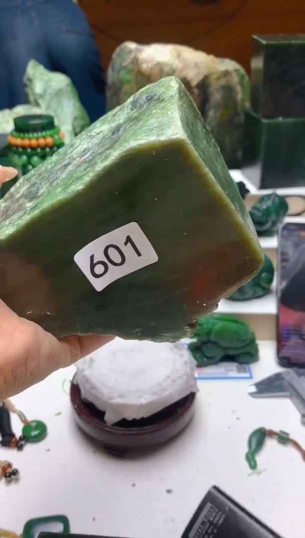 未镶嵌和田玉（碧玉）珠宝半成品0