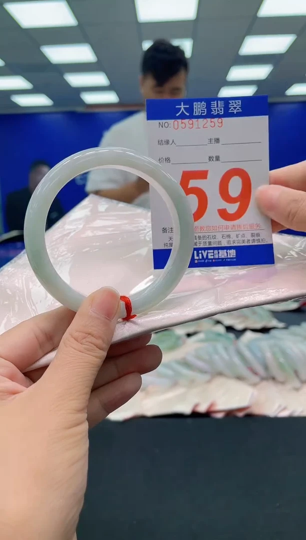 未镶嵌手镯翡翠 AAAAAAAAA