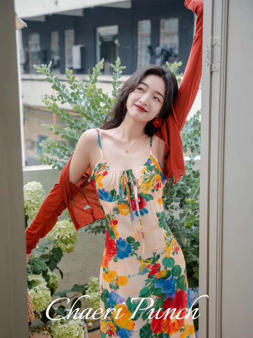 【紫含推荐】2025夏季新款港风绝美吊带连衣裙套装大码女装