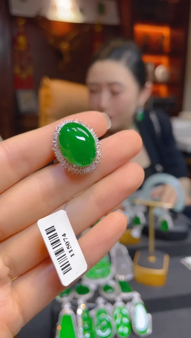 【闪购商品】翡翠戒指18K金镶嵌115074天然A货翡翠蛋面戒指