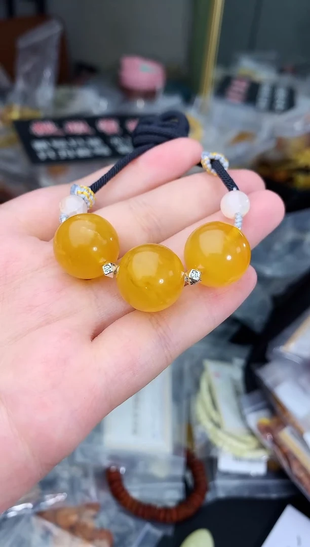蜜蜡未镶嵌珠宝奇石47