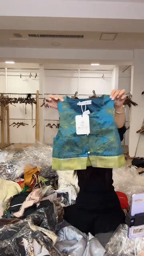 马甲       M码       80-105斤